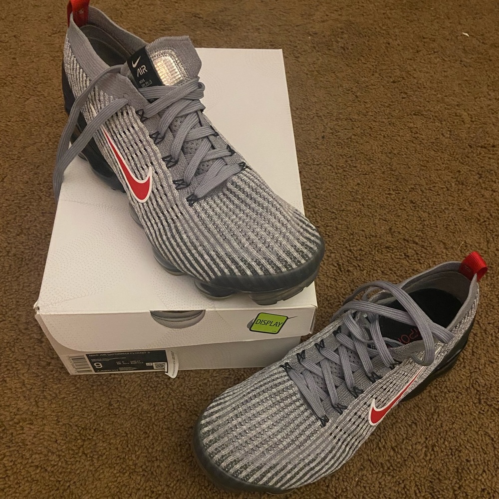 Nike Air Vapormax Flyknit 3 size 9